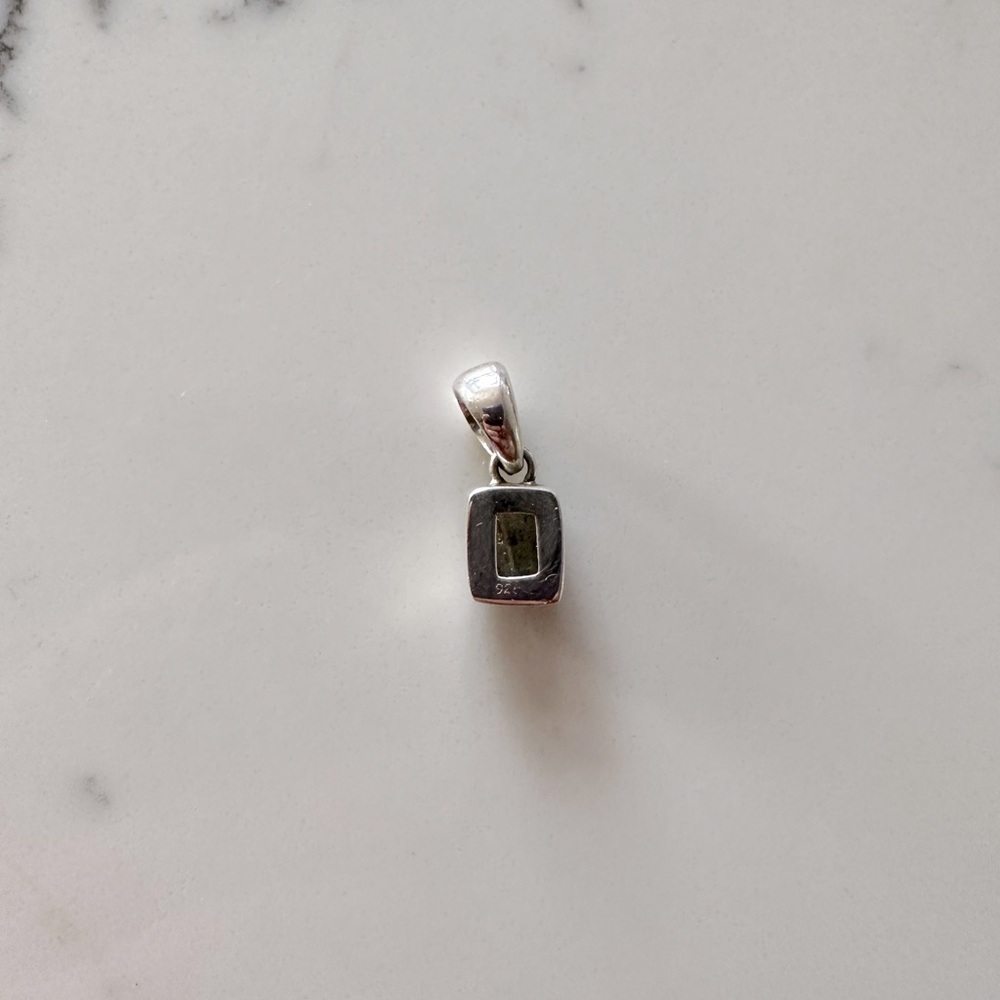 Small Sterling Silver Labradorite Pendant - Picture 3 of 3